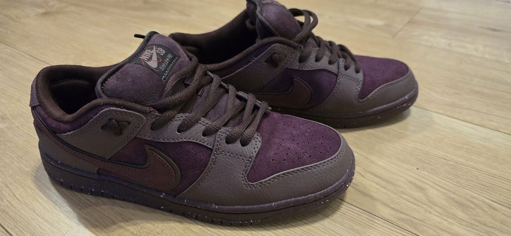 Nike SB Dunk Low 'City Of Love Burgundy Crush'