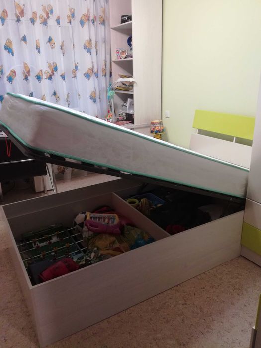 Продам кровать с тумбочкой