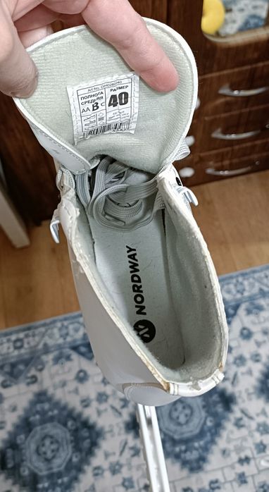 Продам коньки (размер 40)