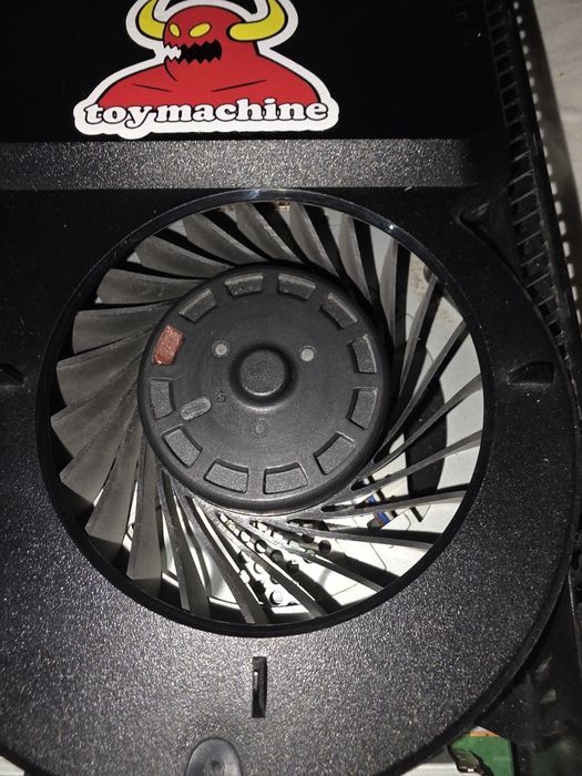 Vând PlayStation 4 pro