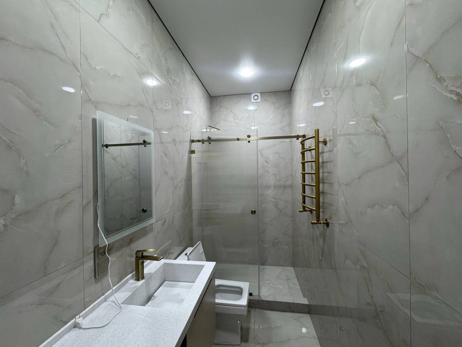 4 қаватли 2 та террасали 7 хонали 330 квадратли енги хонадон сотилади