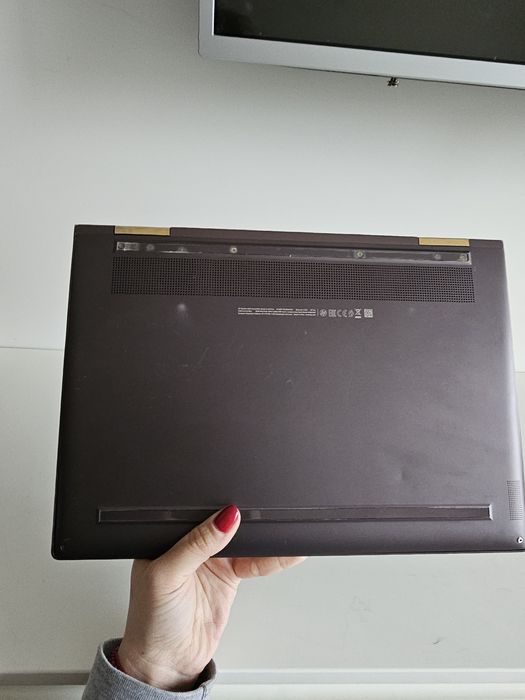 Лаптоп HP Spectre x360 13-ae004na 8GB, може да става на таблет