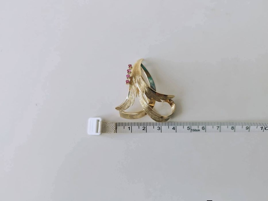 Veche brose din aur de 14K 585, cu pietre rosii rubine