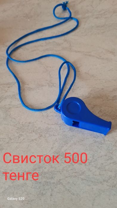 Игрушки киндер, свистульки и статуэтки б/у