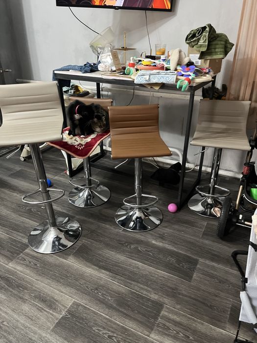 Барная стойка и 4 барных стула