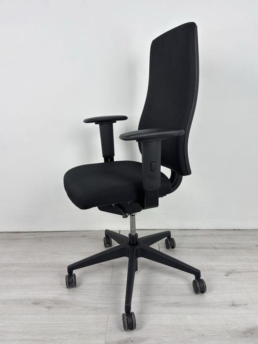 Ергономичен офис стол Interstuhl – идеален за дома и офиса обзавеждане