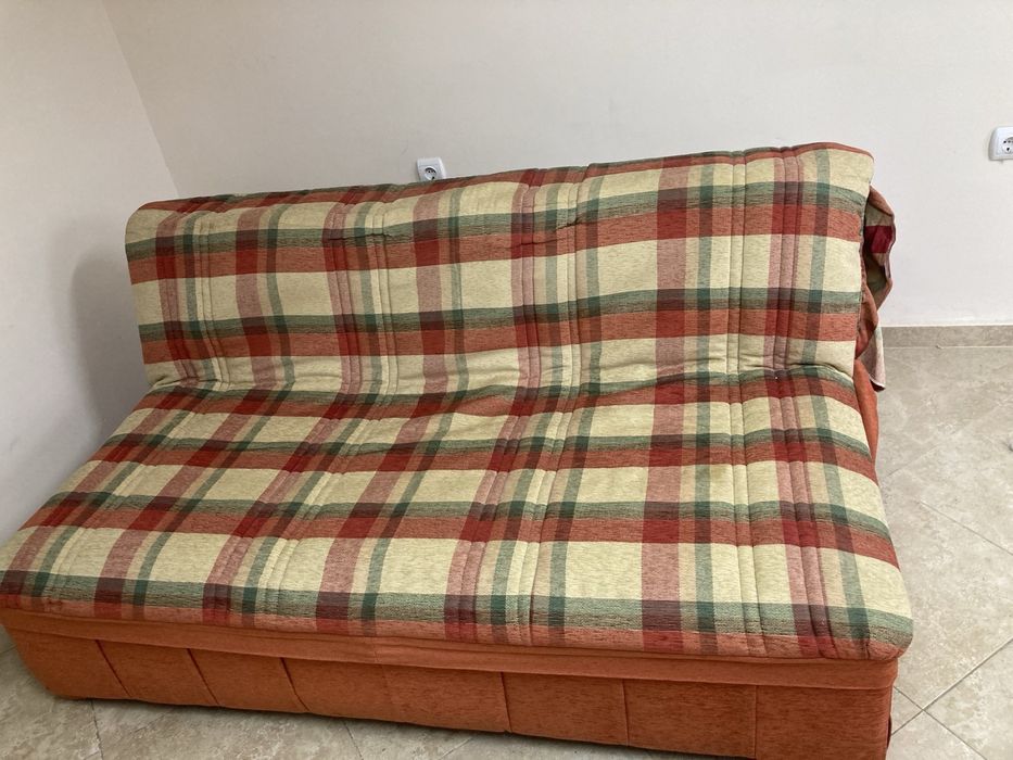 Разтегателен диван- легло.