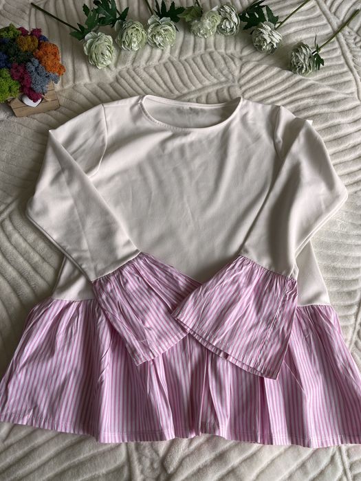 Бяла блуза с розов акцент