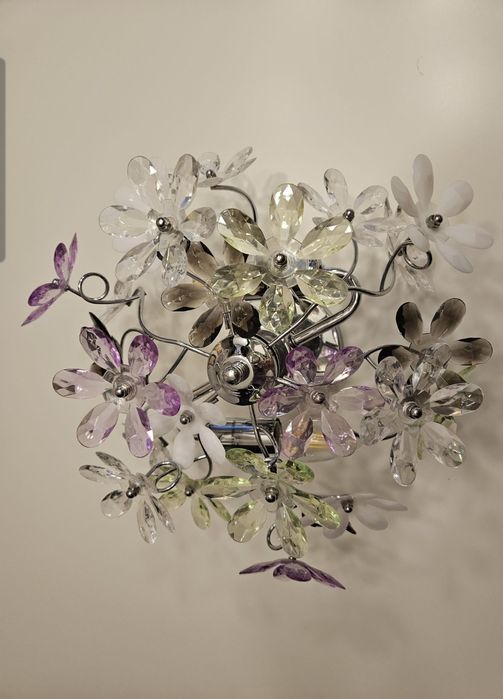 Vand lustra floricele