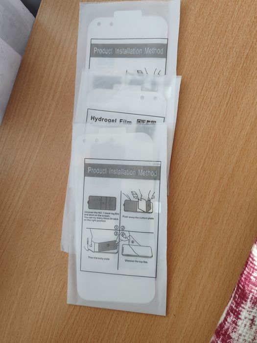 Vând 2 huse huawei P40 pro și 3 folii protectie