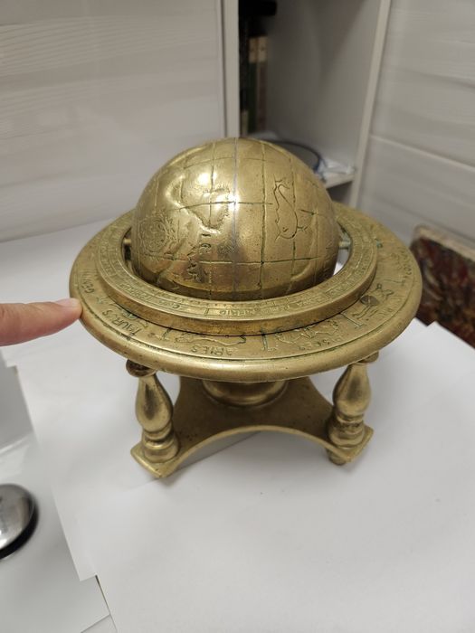 Glob pământesc de bronz cu zodiile