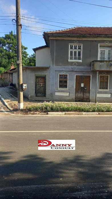 Къща с двор в с. Петокладенци, обл. Плевен