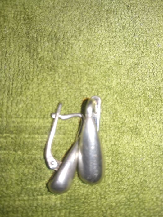 Продам серебряные серьги.