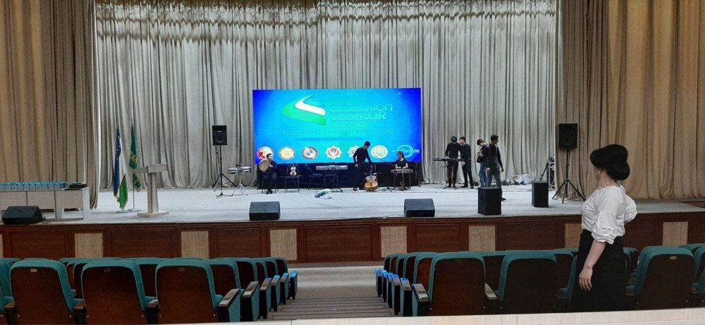 Калонка аппарат карней сурней подиум event led ekran monitor сахна