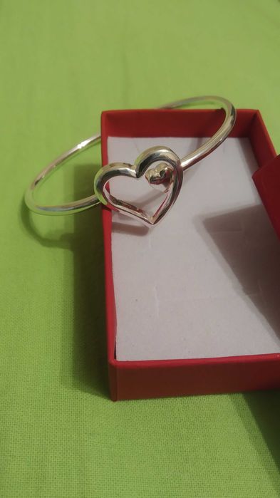 Нова, сребърна гривна. Различни модели. Цена 25/75 лв.В кутия.