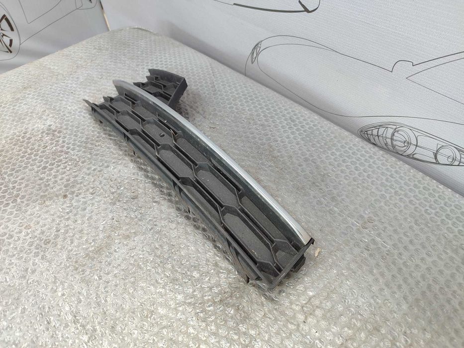 Grila Bara Fata Stanga Skoda Octavia (5E) Break 2017–2020 / Cod OEM 5E0807681G (5G2)