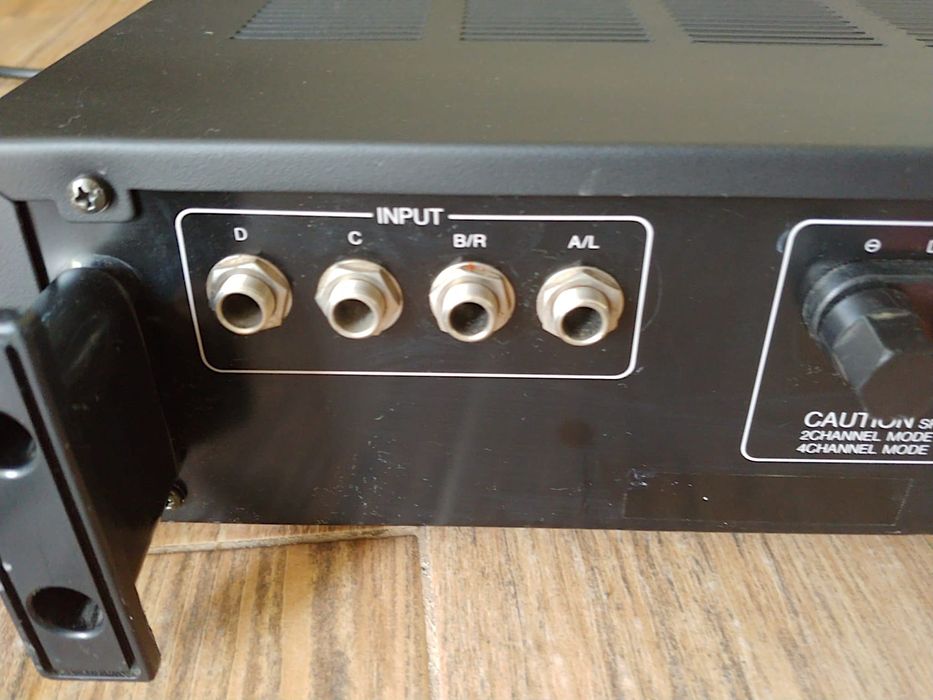 Yamaha P2040 power amplificator studio pentru monitoarele Yamaha NS-10m