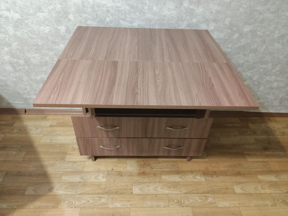 Раскладной стол с ящиками