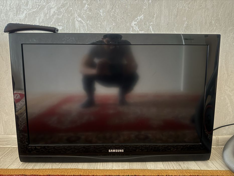 Продам телевизор SAMSUNG д 82см