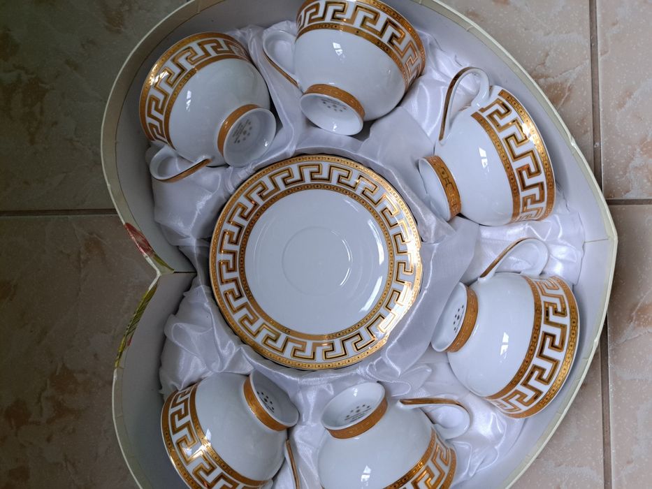 Продам Красивый сервиз