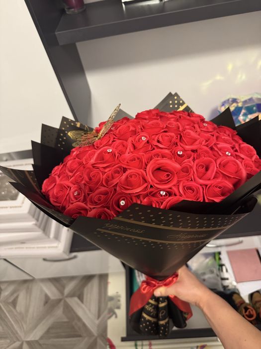 Martisoare,si trandafiri de sapun parfumati  de 1 si 8 martie