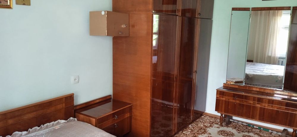 Продаётся спальный гарнитур, мебель для спальни сотилади.