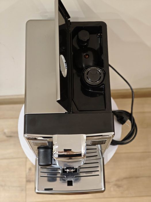 Автоматична кафемашина Philips Series 5000 (EP5365) - Инокс, отлично състояние