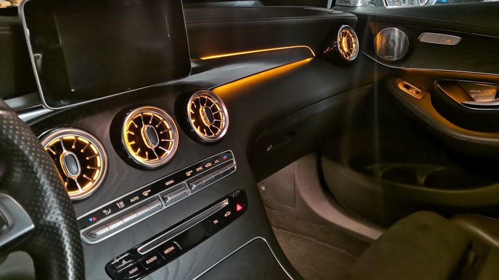 Set grile guri ventilatie cu LED Mercedes-Benz Clasa C W205, GLC X253