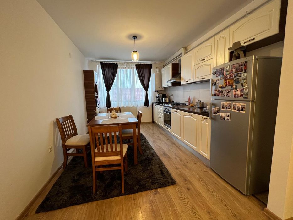 Închiriez apartament 3 camere