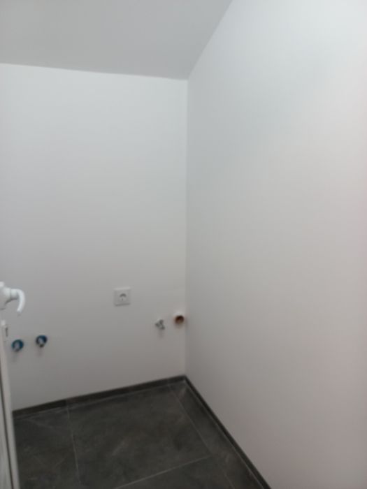 Дава се под наем Двустаен апартамент в Търговище, Център - 70 кв.м за 306 € - Снимка #2