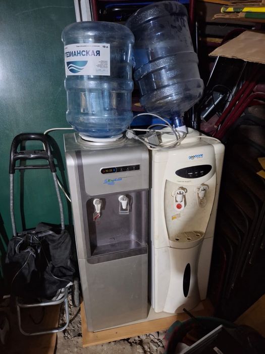 Продам диспенсер для воды