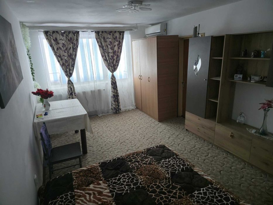 Închiriez apartament