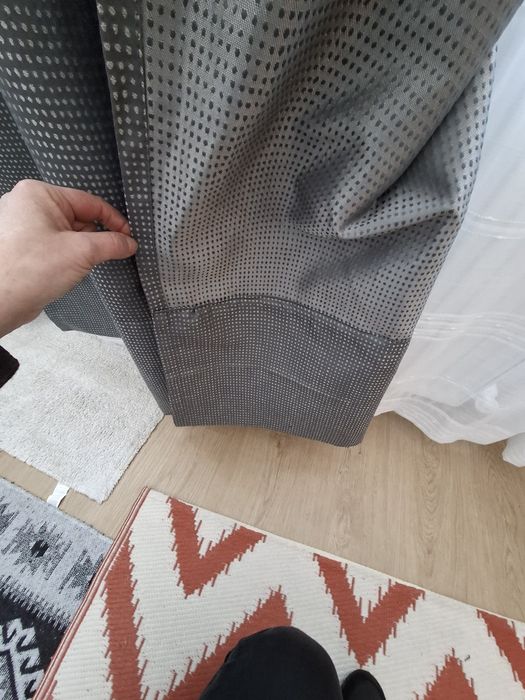 Draperii de culoare gri petrol .