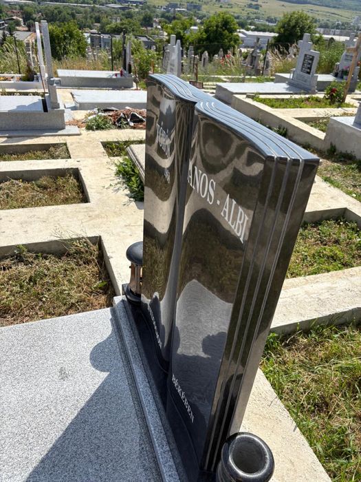 Marmura, monumente funerare, piatra