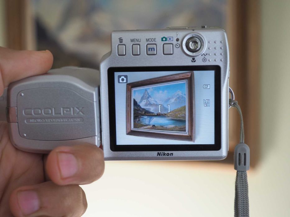 Nikon Coolpix S10 VR фотоапарат, въртящ се, 6 Mpix CCD сензор, работещ