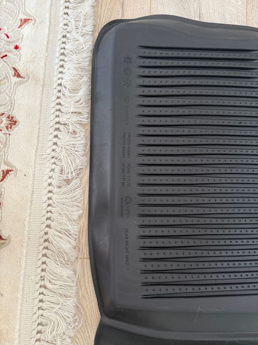 Полики комплект RAV 4 (резиновые)