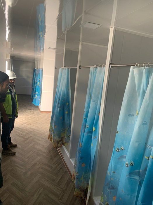 Konteyner pod dush tuvalet