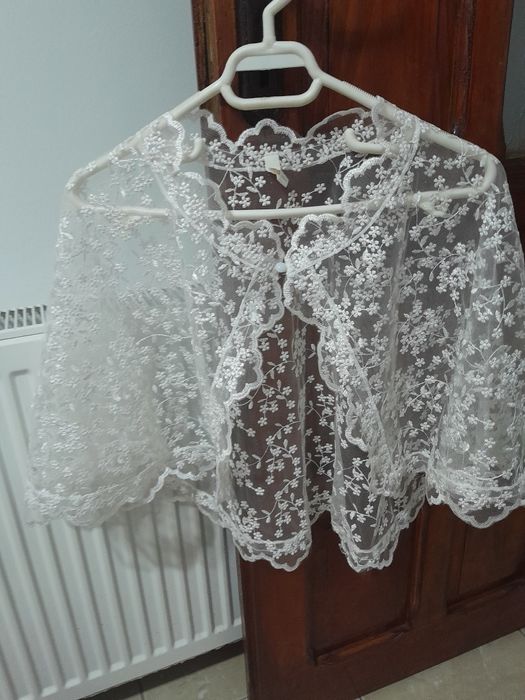 Bolero alb pentru logodna