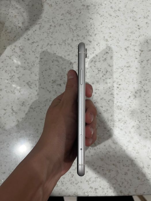 iPhone XR 64 ГБ | True Tone работает