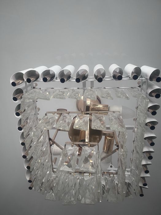 Продам срочно люстру