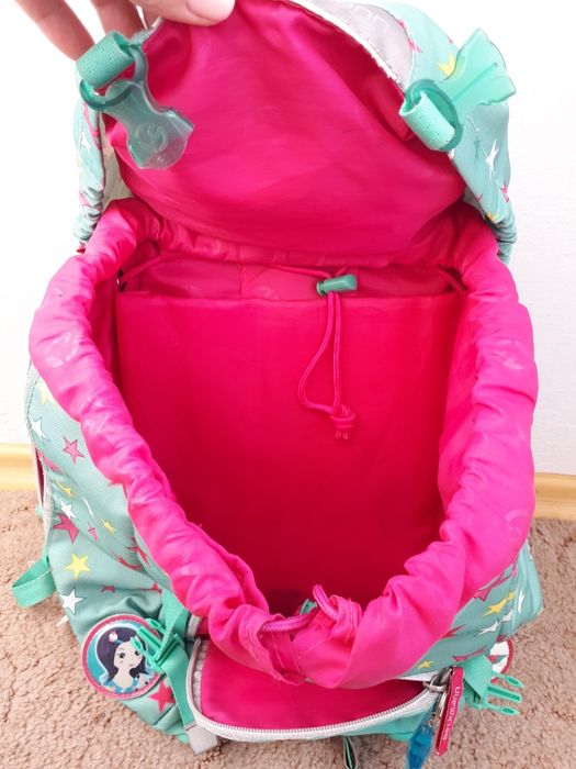 Отличный школьный рюкзак