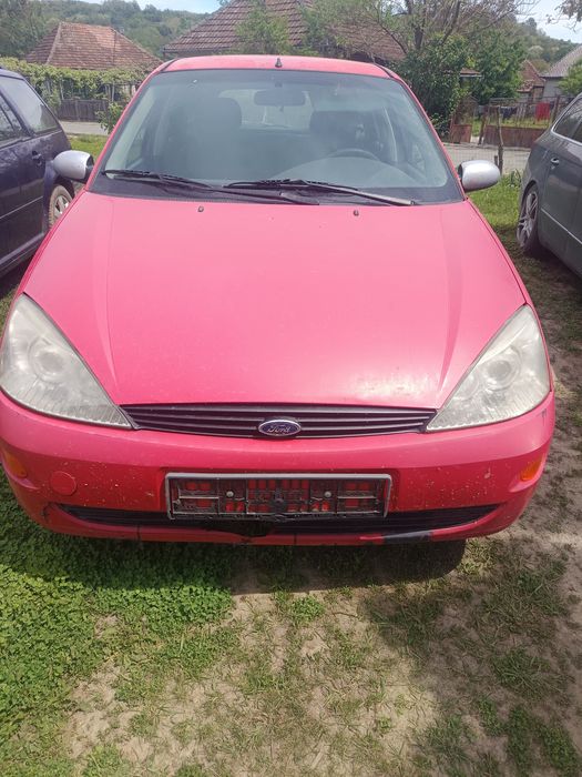 Vând ford focus.