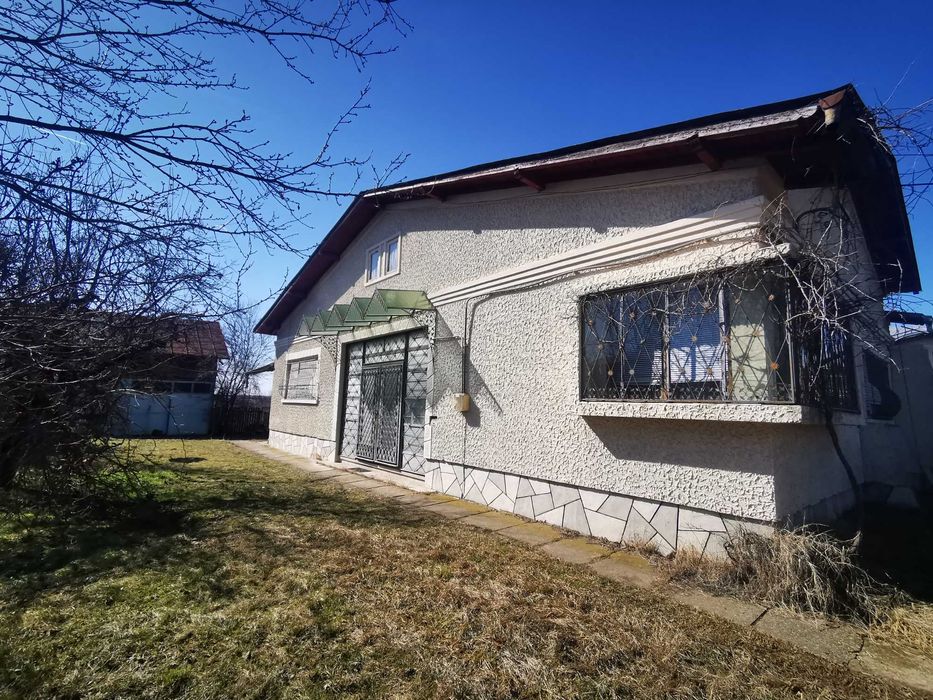 Casa la țară cu gradina
