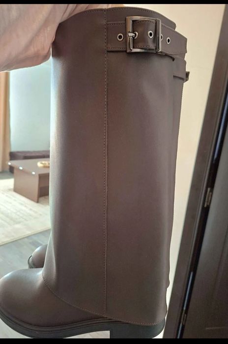 Кафяви уникални ботуши