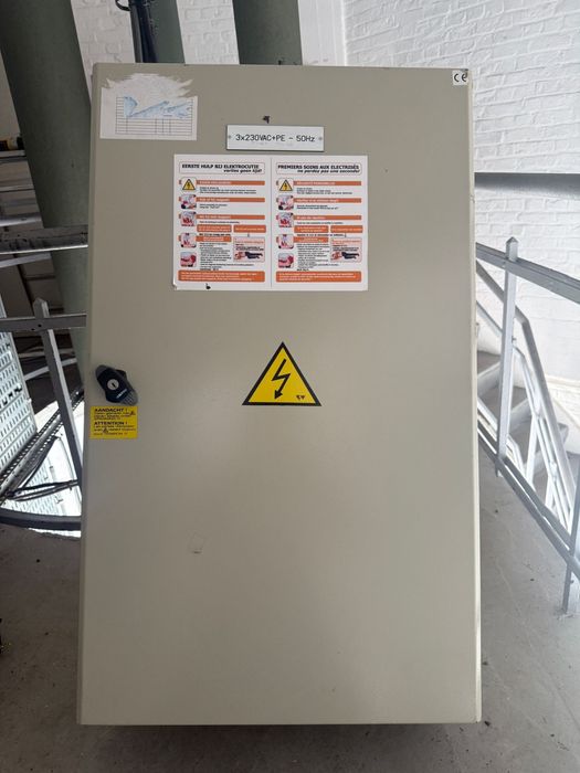 Panou electric cu toate componentele