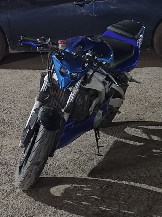 Продается мотоцикл Yamaha r6 1999года