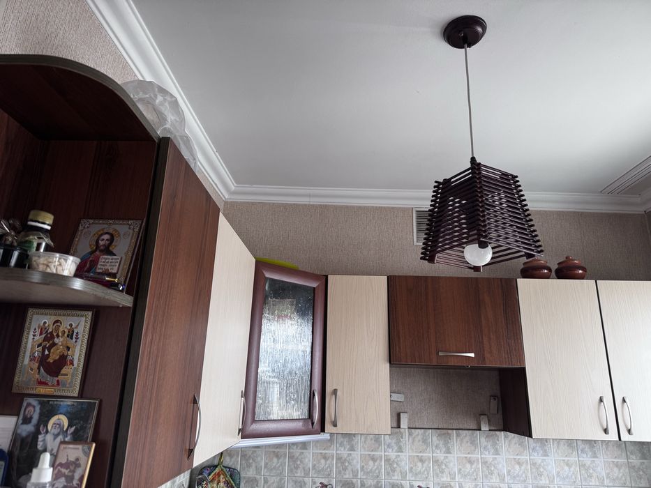 Продам подвесные шкафы срочно 15000