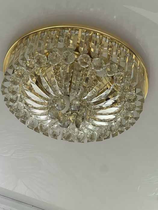 Люстра в зал красивая