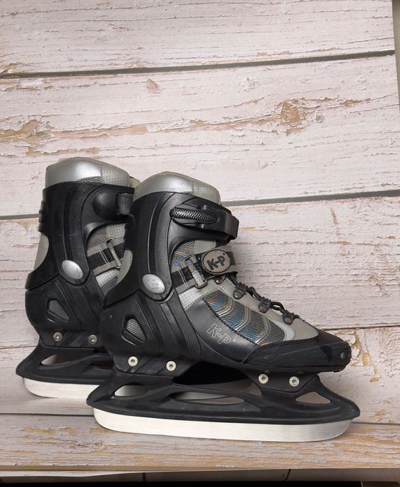 Продам коньки хоккейные 2 пары