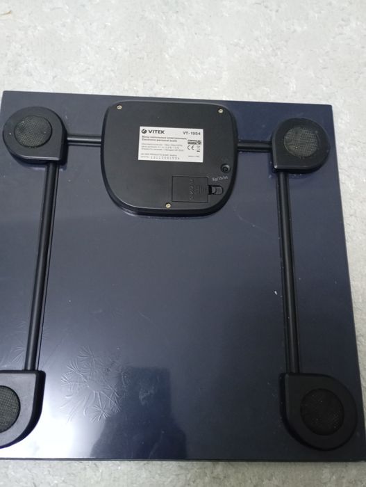 Весы напольные Vitek рабочие в отличном состоянии
